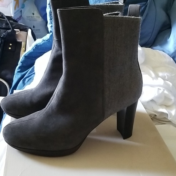 Clark's booties - Picture 3 of 8